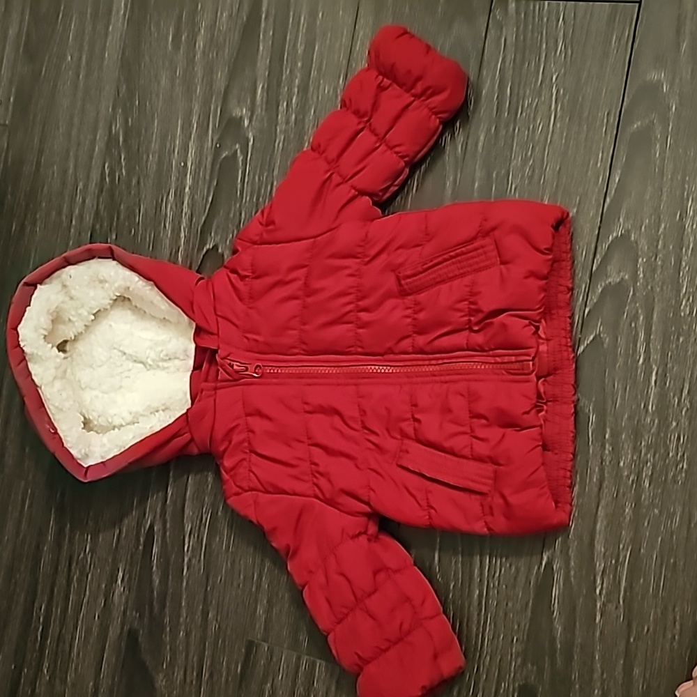 Winter jacket soze 6-12. Color red and brand Joe fresh
